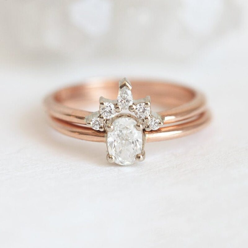 Oval-Diamond-Engagement-Ring-Set