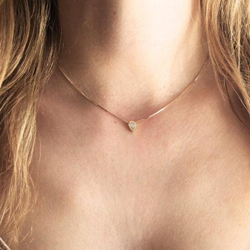 pear-diamond-necklace